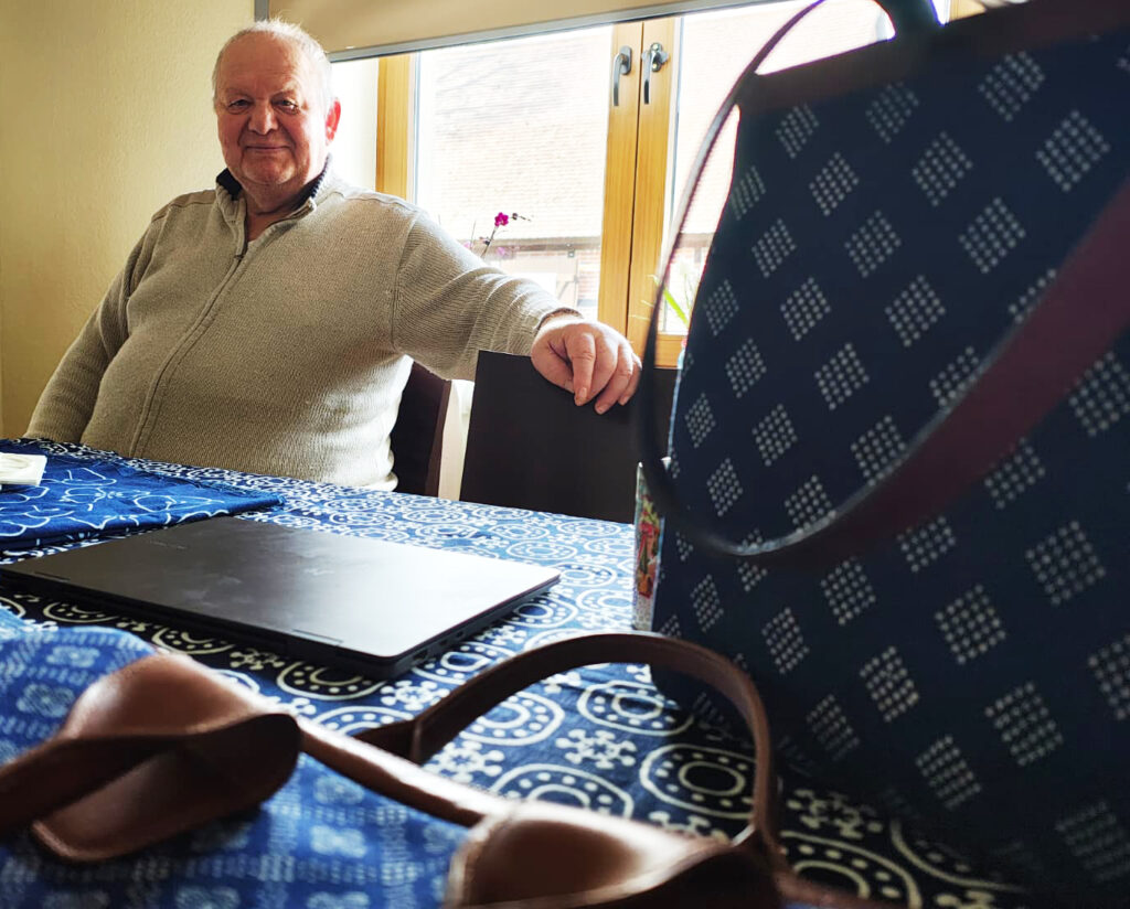 Wolfgang Jentsch (30.05.1955 - 13.10.2025) bei der Präsentation der Blaudruck-Broschüre in Jänschwalde/Janšojce